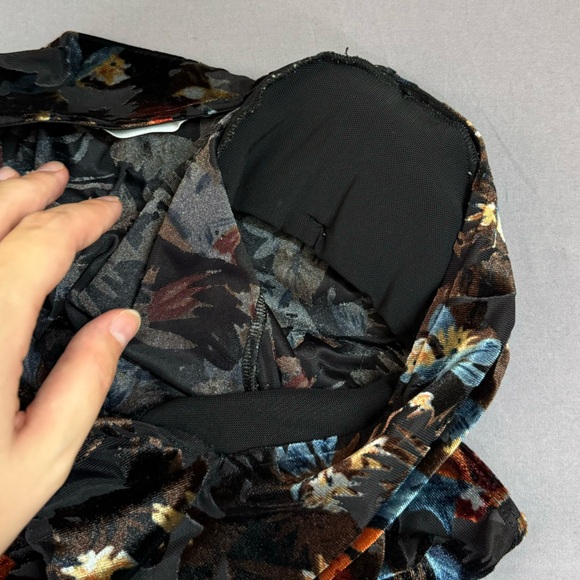 ASTR top women small long sleeve vneck shoulder pad velvet detail bodysuit black - Picture 5 of 11